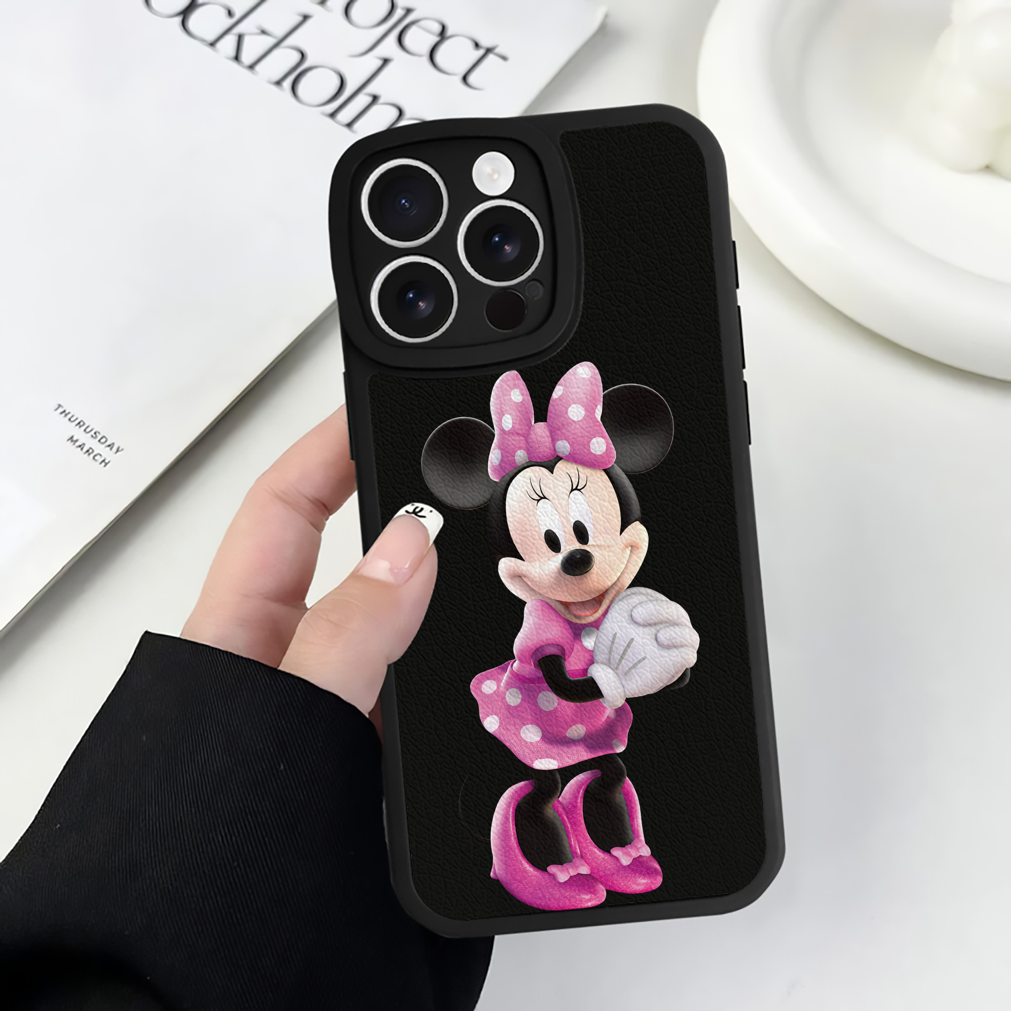 （画像用） ミッキーマウス Mickey Mouse 【iPhone 16シリーズ対応】シリコンスマホケース（レザー調） 材質：シリコン
